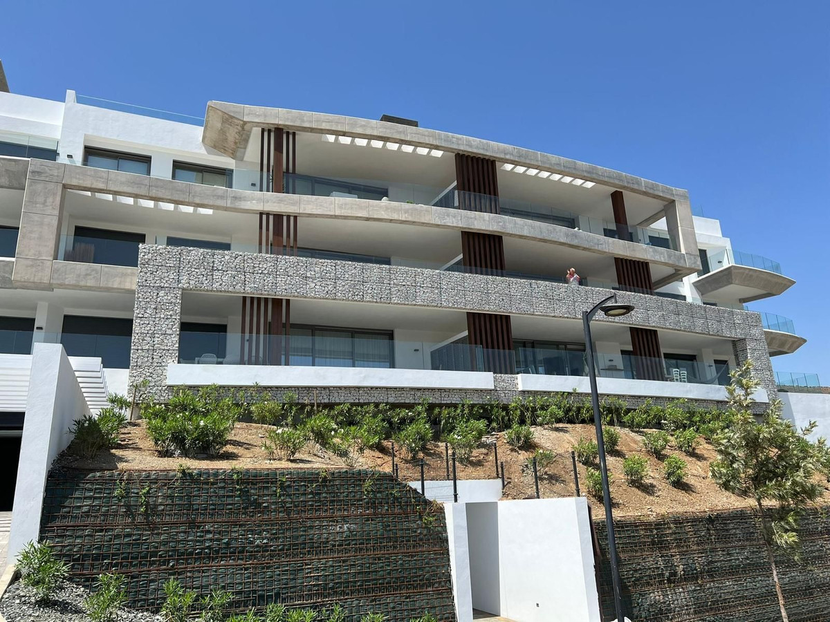 3 Bed Apartment for sale in La Quinta Costa Del Sol, Málaga, Spain