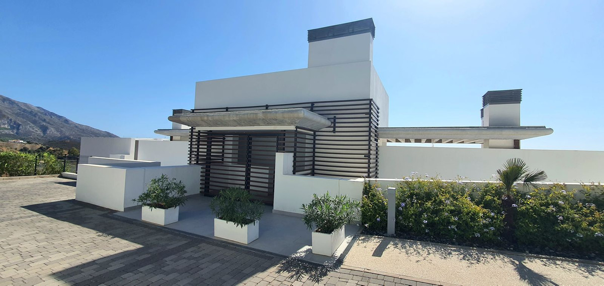 3 Bed Apartment for sale in La Quinta Costa Del Sol, Málaga, Spain