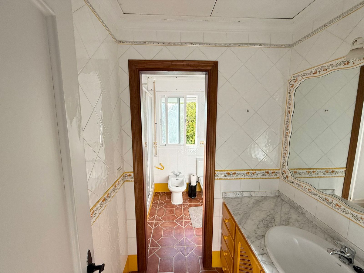 Se vende Villa - Chalet de 5 dormitorios en Costa Del Sol, Málaga, España
