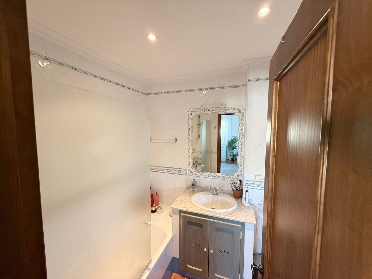 Se vende Villa - Chalet de 5 dormitorios en Costa Del Sol, Málaga, España