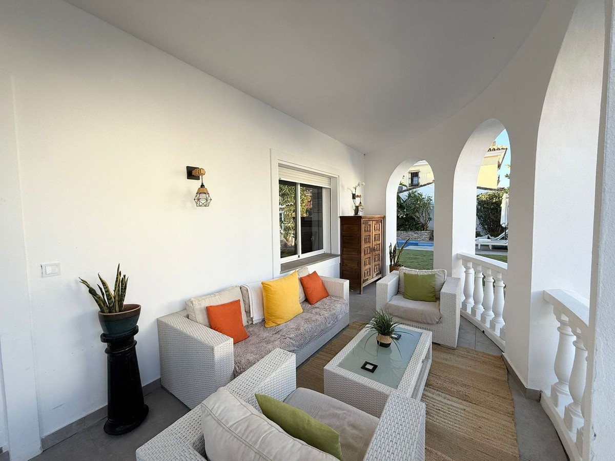 Se vende Villa - Chalet de 5 dormitorios en Costa Del Sol, Málaga, España