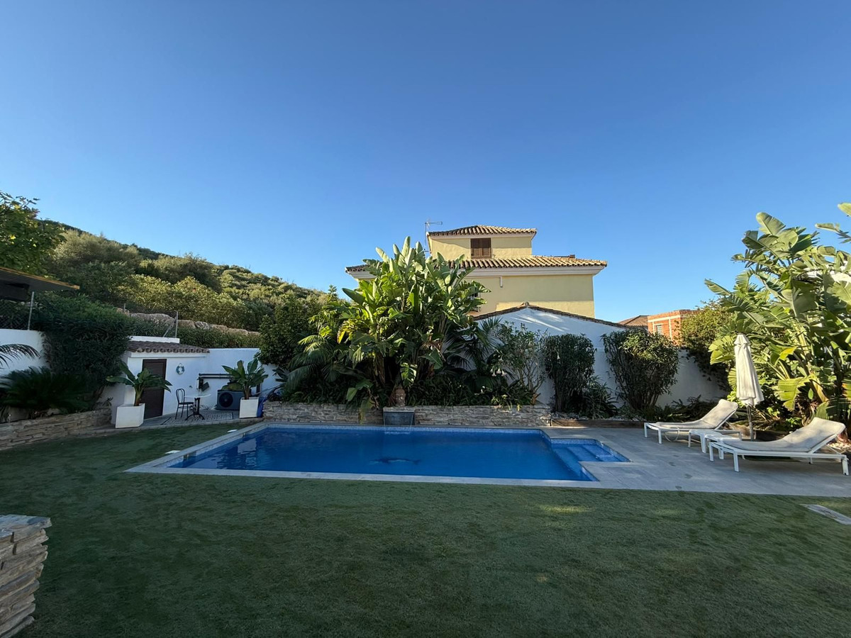 Se vende Villa - Chalet de 5 dormitorios en Costa Del Sol, Málaga, España