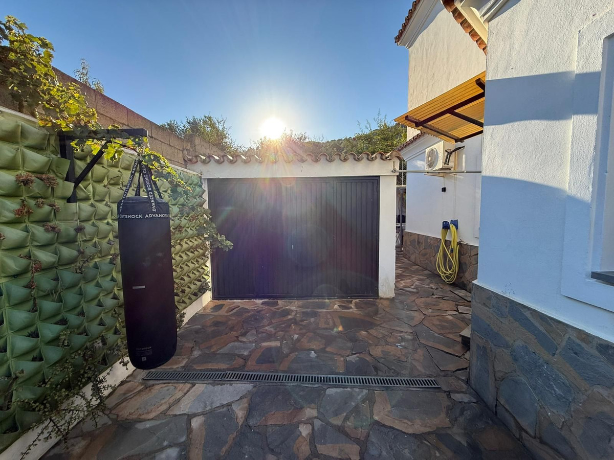 Se vende Villa - Chalet de 5 dormitorios en Costa Del Sol, Málaga, España