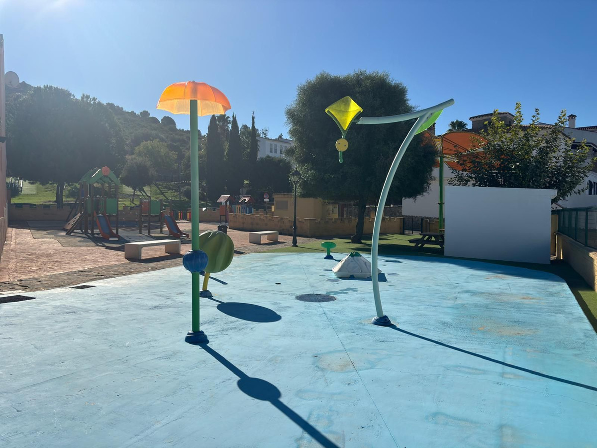 Se vende Villa - Chalet de 5 dormitorios en Costa Del Sol, Málaga, España