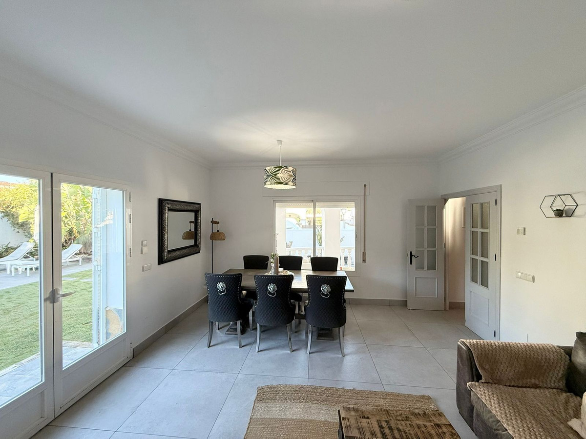 Se vende Villa - Chalet de 5 dormitorios en Costa Del Sol, Málaga, España