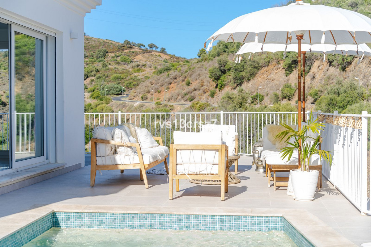 4 Bed Townhouse for sale in El Rosario Costa Del Sol, Málaga, Spain