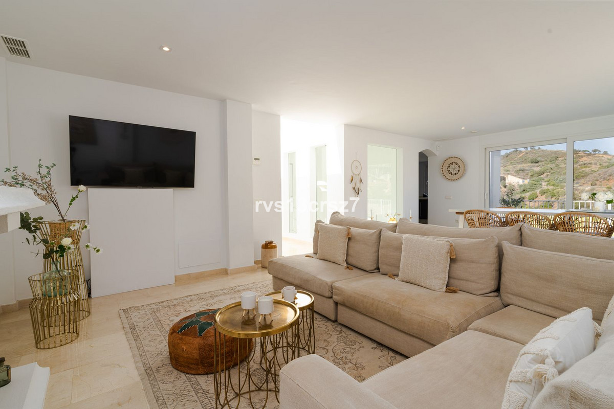 4 Bed Townhouse for sale in El Rosario Costa Del Sol, Málaga, Spain