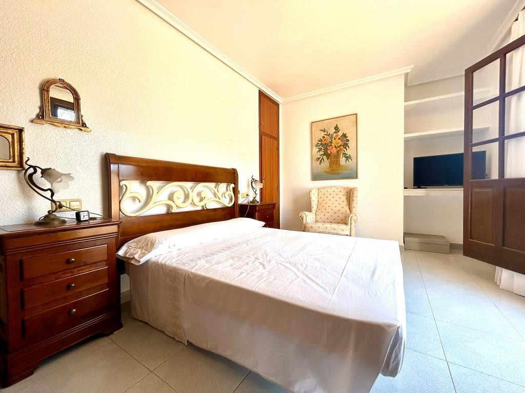 Se vende Villa - Chalet de 4 dormitorios en Costa Blanca, Alicante, España