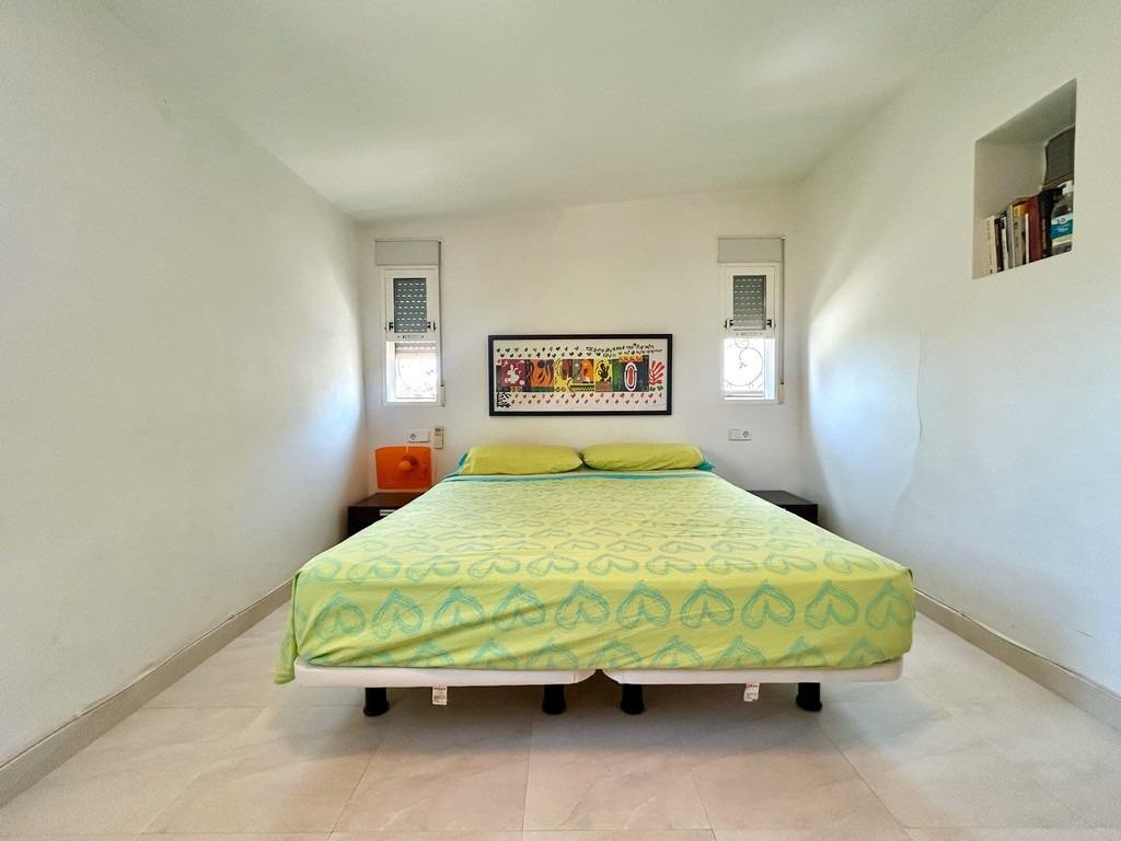Se vende Villa - Chalet de 4 dormitorios en Costa Blanca, Alicante, España