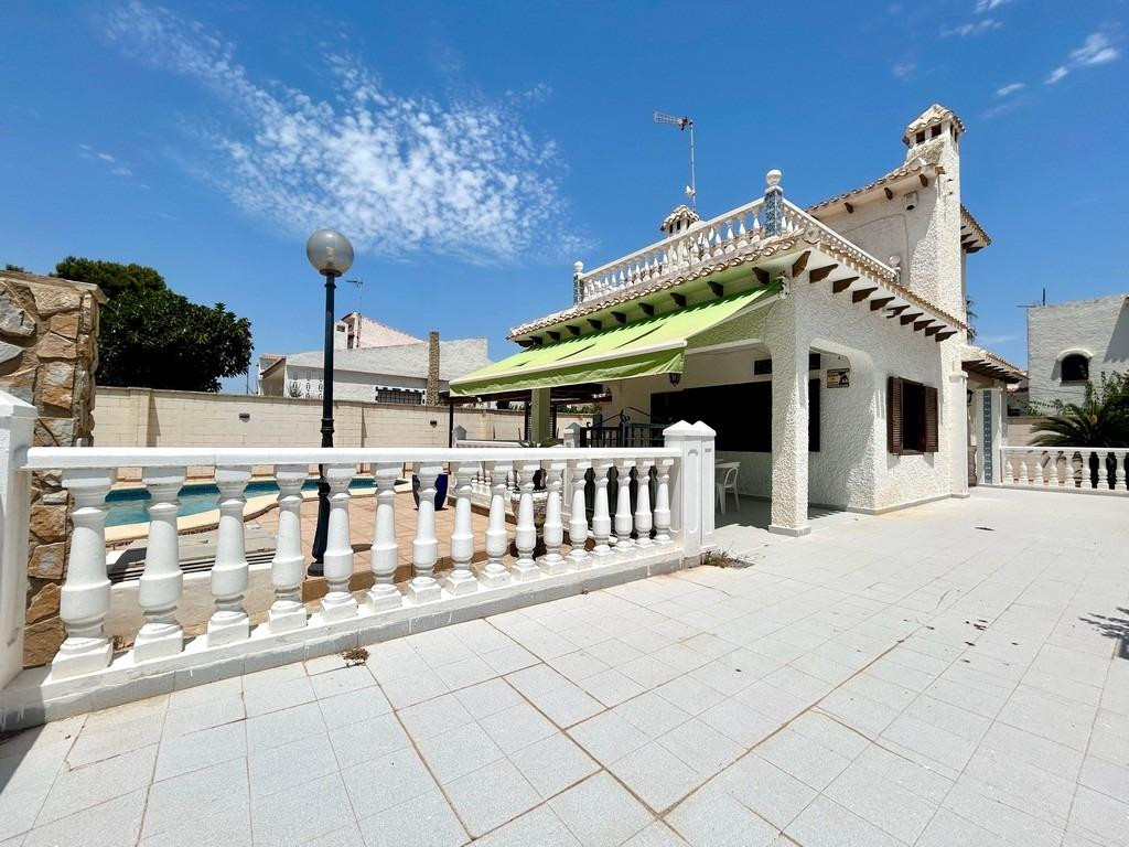 Se vende Villa - Chalet de 4 dormitorios en Costa Blanca, Alicante, España