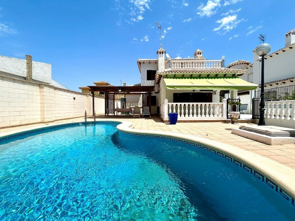 Se vende Villa - Chalet de 4 dormitorios en Costa Blanca, Alicante, España