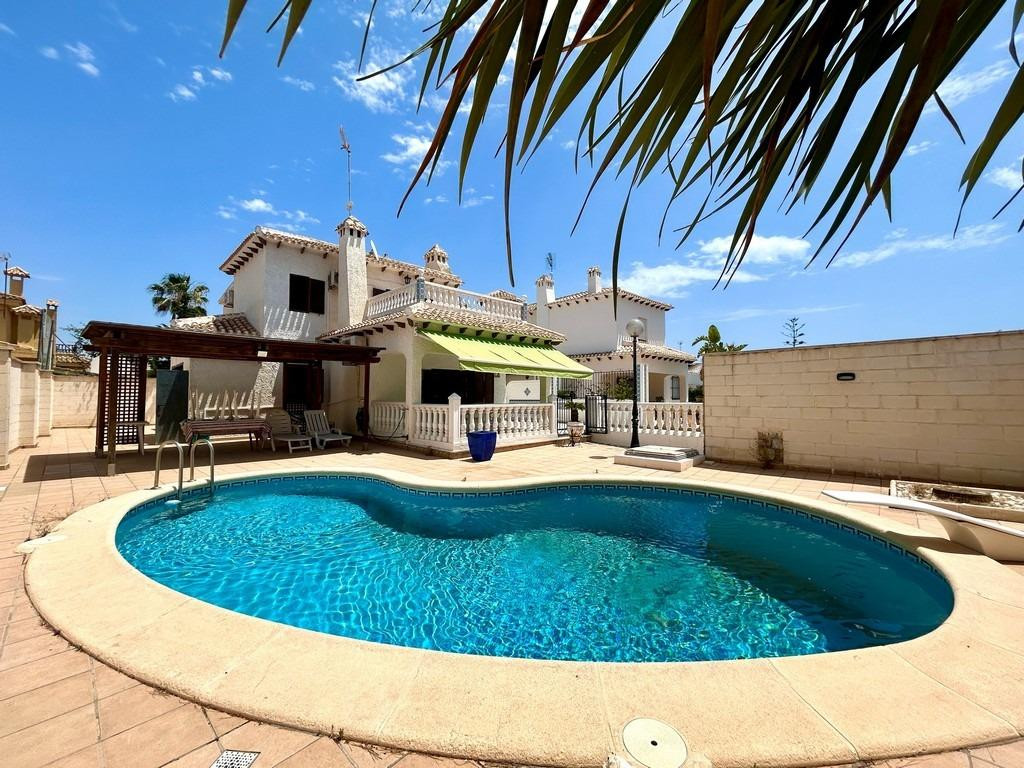 Se vende Villa - Chalet de 4 dormitorios en Costa Blanca, Alicante, España