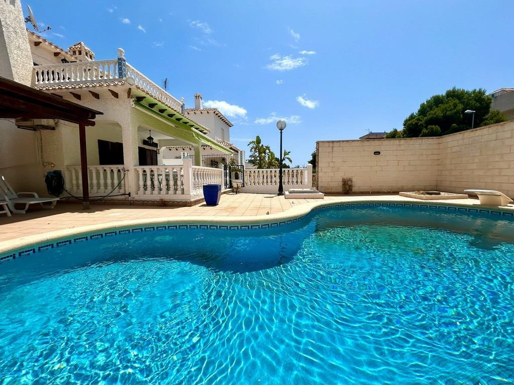 Se vende Villa - Chalet de 4 dormitorios en Costa Blanca, Alicante, España