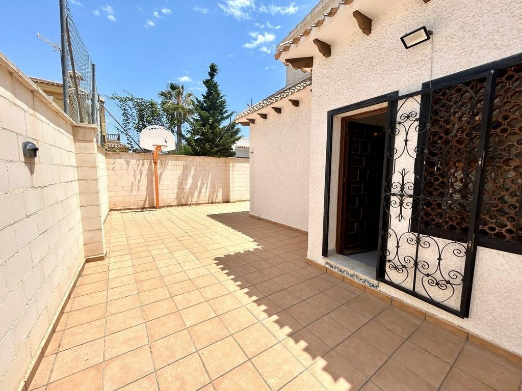 Se vende Villa - Chalet de 4 dormitorios en Costa Blanca, Alicante, España