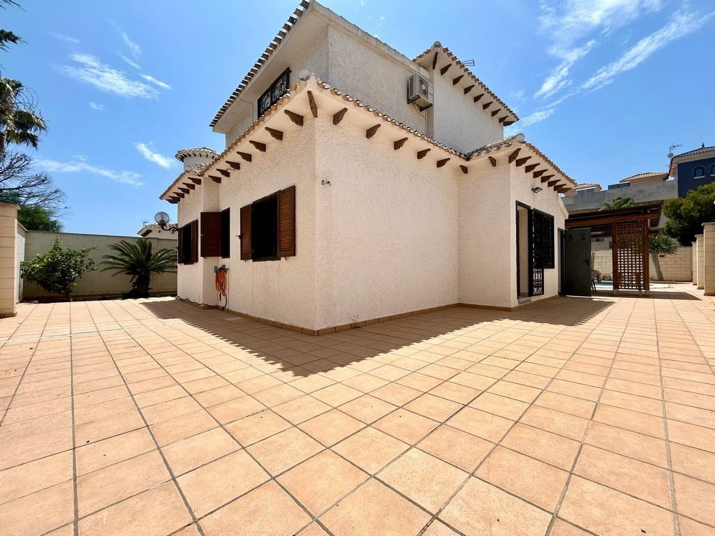 Se vende Villa - Chalet de 4 dormitorios en Costa Blanca, Alicante, España
