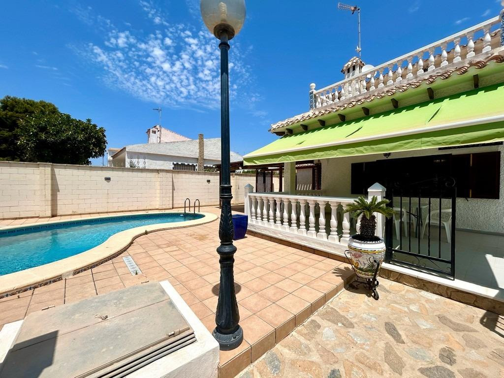 Se vende Villa - Chalet de 4 dormitorios en Costa Blanca, Alicante, España