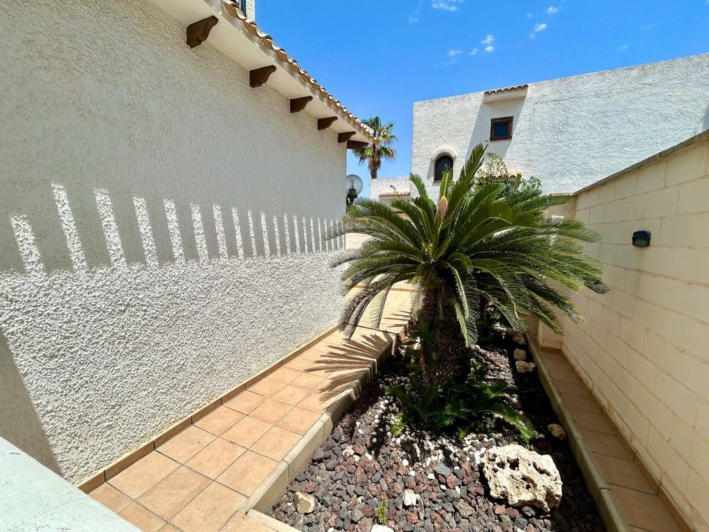 Se vende Villa - Chalet de 4 dormitorios en Costa Blanca, Alicante, España