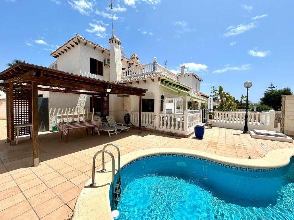 Se vende Villa - Chalet de 4 dormitorios en Costa Blanca, Alicante, España
