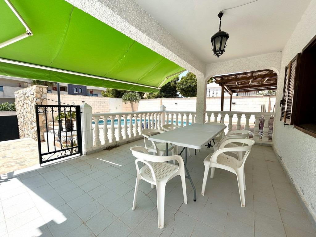 Se vende Villa - Chalet de 4 dormitorios en Costa Blanca, Alicante, España