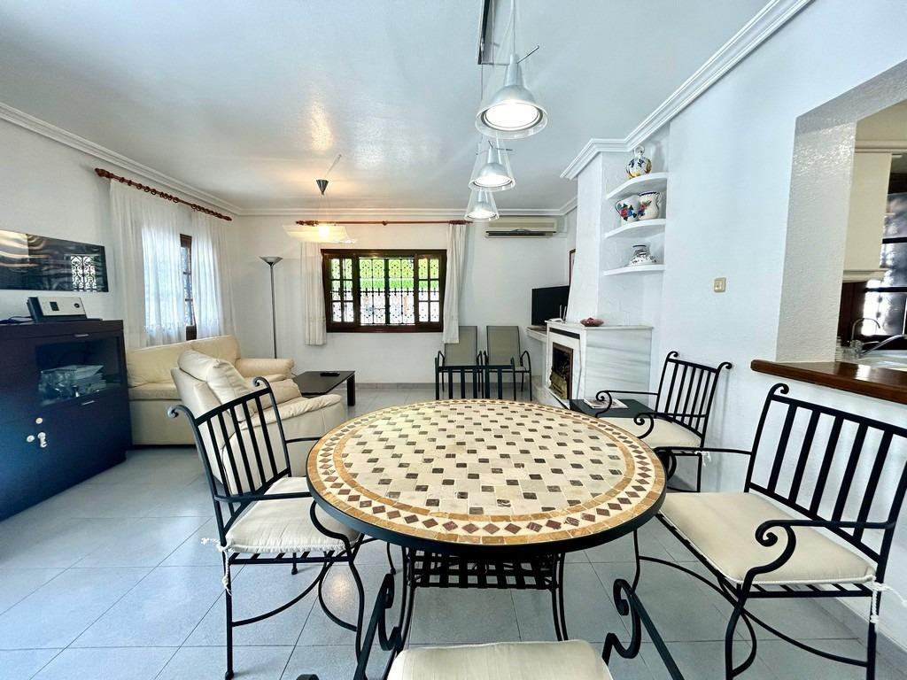 Se vende Villa - Chalet de 4 dormitorios en Costa Blanca, Alicante, España