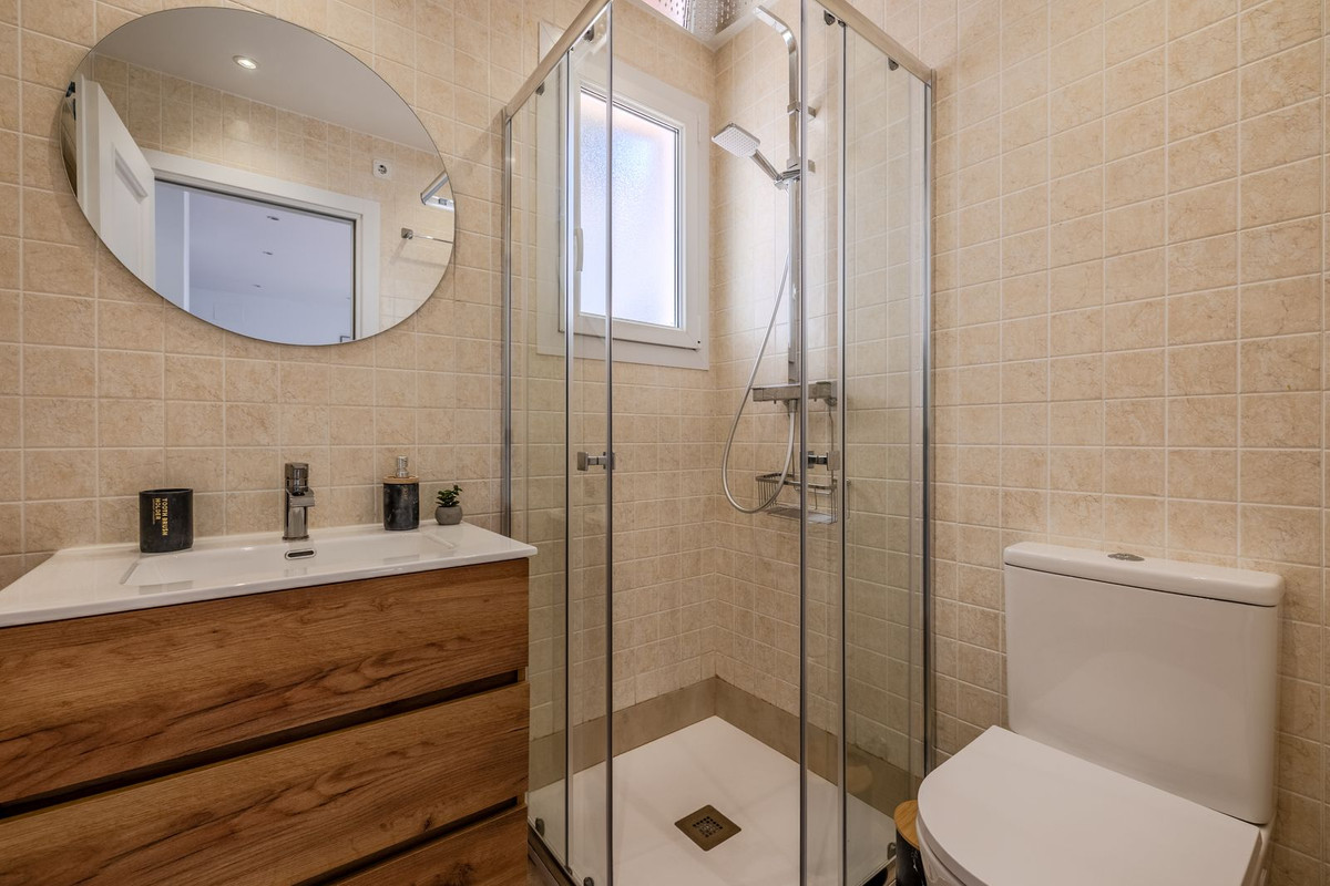 Se vende Apartamento Planta Media de 2 dormitorios en Costa Del Sol, Málaga, España