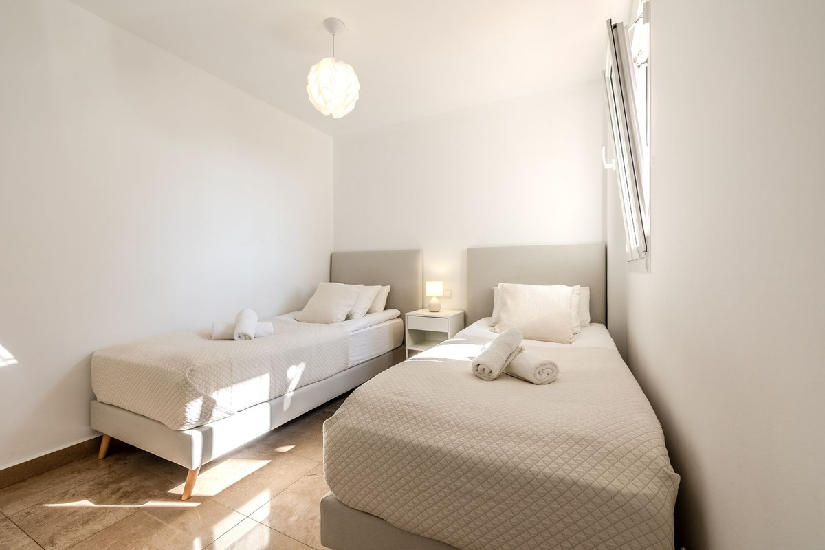 Se vende Apartamento Planta Media de 2 dormitorios en Costa Del Sol, Málaga, España