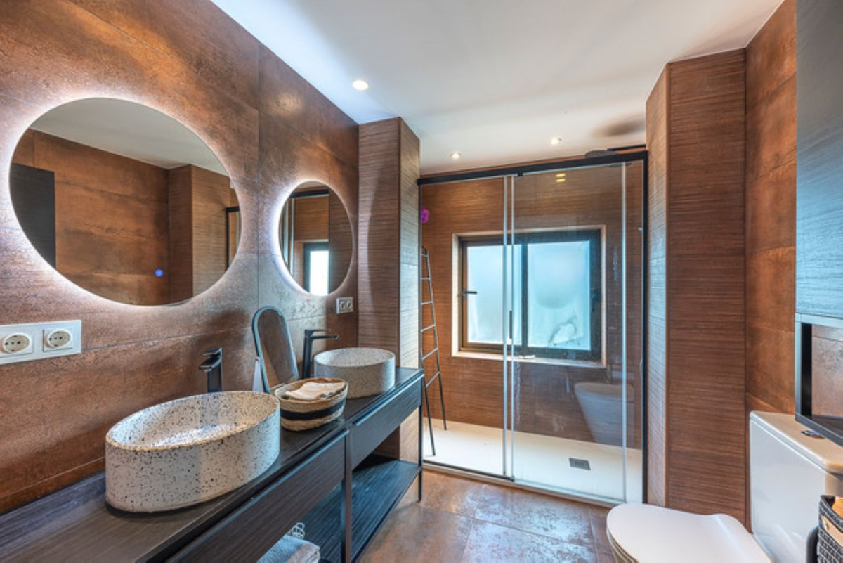 3 Bed Apartment for sale in Atalaya Costa Del Sol, Málaga, Spain