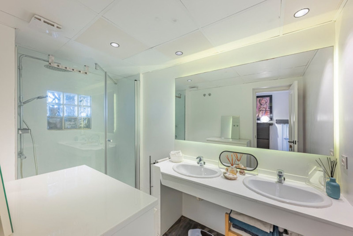 3 Bed Apartment for sale in Atalaya Costa Del Sol, Málaga, Spain