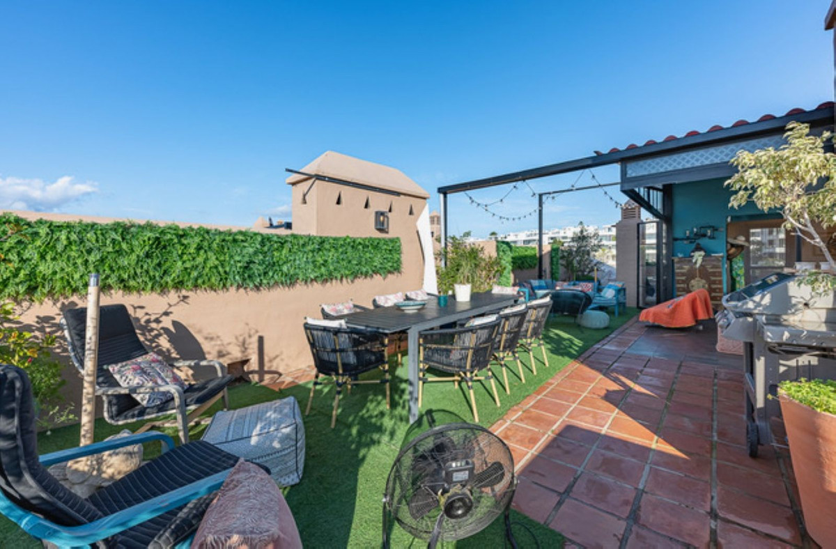 3 Bed Apartment for sale in Atalaya Costa Del Sol, Málaga, Spain