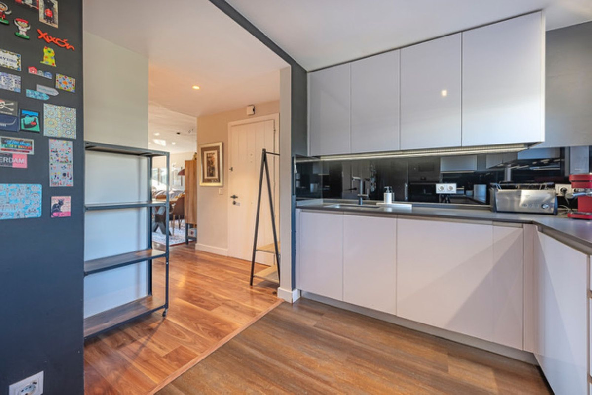3 Bed Apartment for sale in Atalaya Costa Del Sol, Málaga, Spain