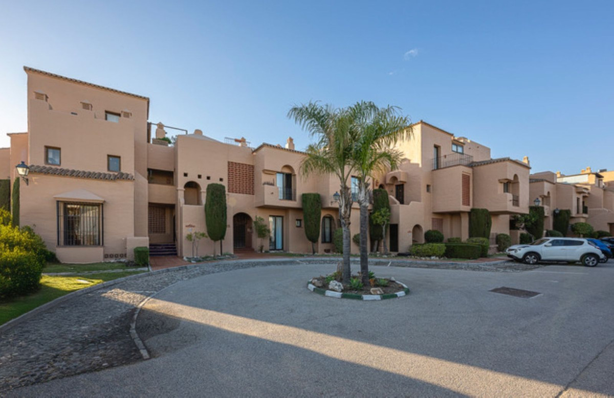 3 Bed Apartment for sale in Atalaya Costa Del Sol, Málaga, Spain