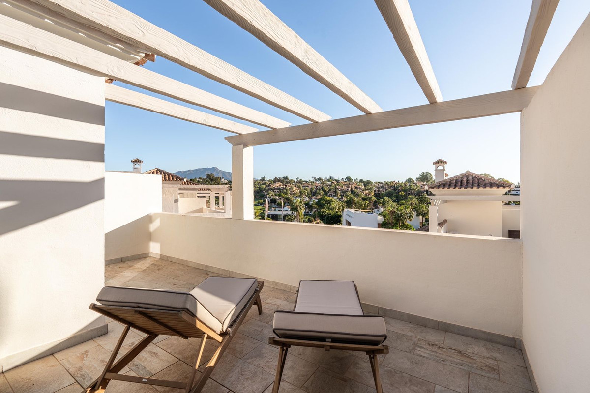 3 Bed Townhouse for sale in El Paraiso Costa Del Sol, Málaga, Spain