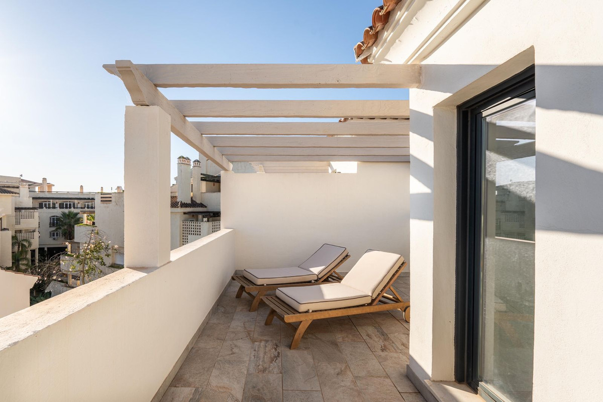 3 Bed Townhouse for sale in El Paraiso Costa Del Sol, Málaga, Spain