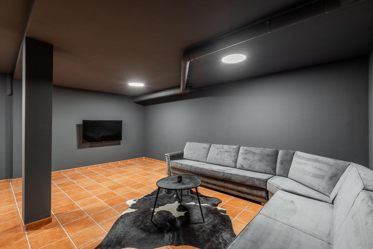 3 Bed Townhouse for sale in El Paraiso Costa Del Sol, Málaga, Spain