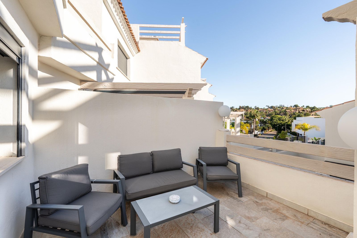 3 Bed Townhouse for sale in El Paraiso Costa Del Sol, Málaga, Spain