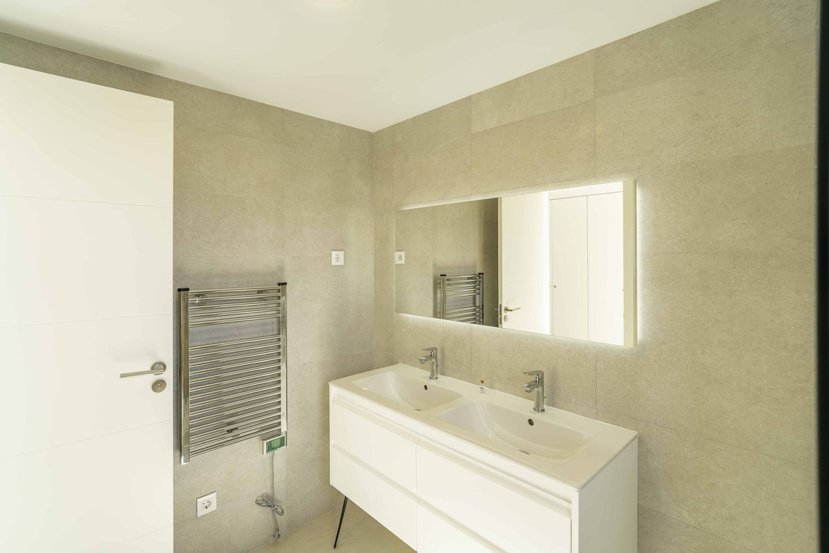 4 Bed Apartment for sale in Los Alamos Costa Del Sol, Málaga, Spain