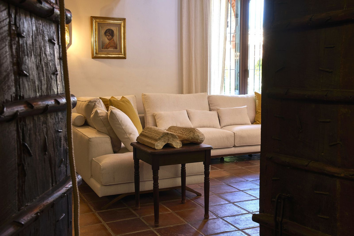 5 Bed Townhouse for sale in Comares Costa Del Sol East, Málaga, Spain