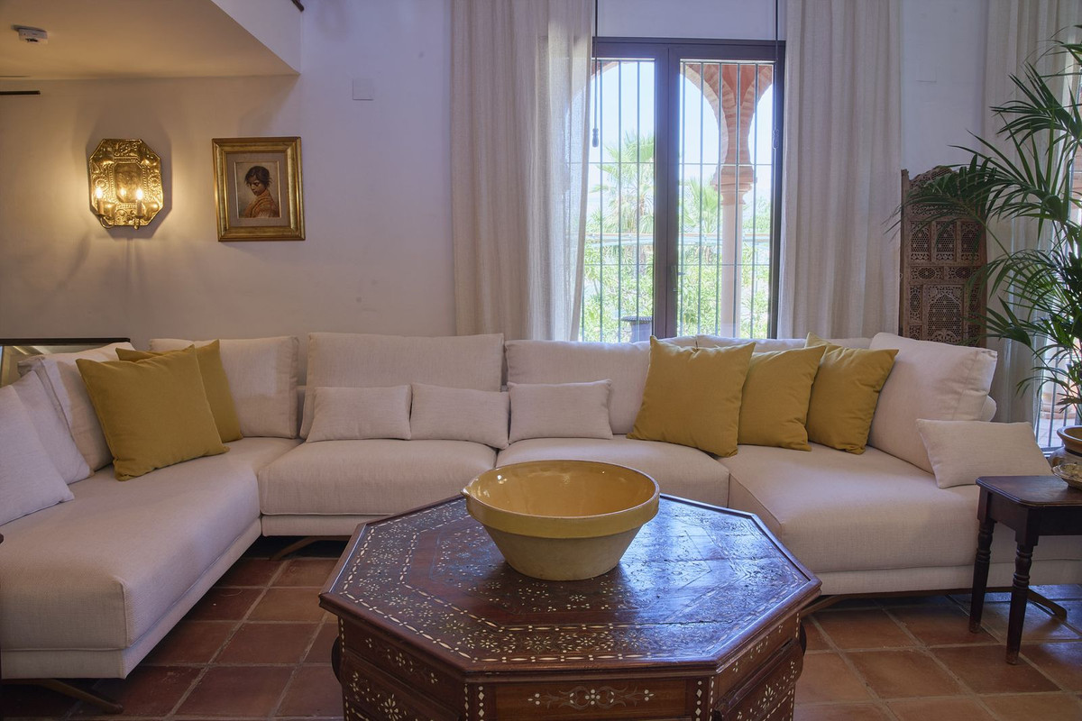 5 Bed Townhouse for sale in Comares Costa Del Sol East, Málaga, Spain