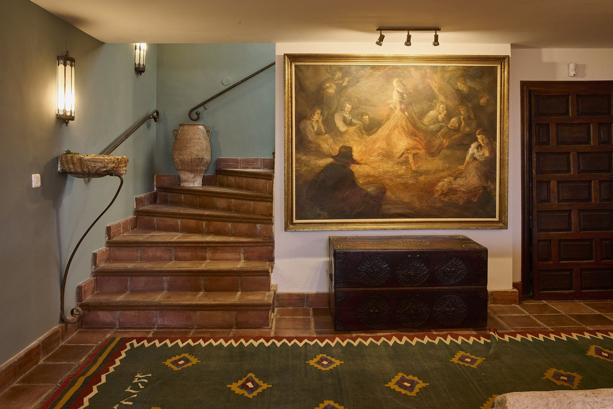 5 Bed Townhouse for sale in Comares Costa Del Sol East, Málaga, Spain