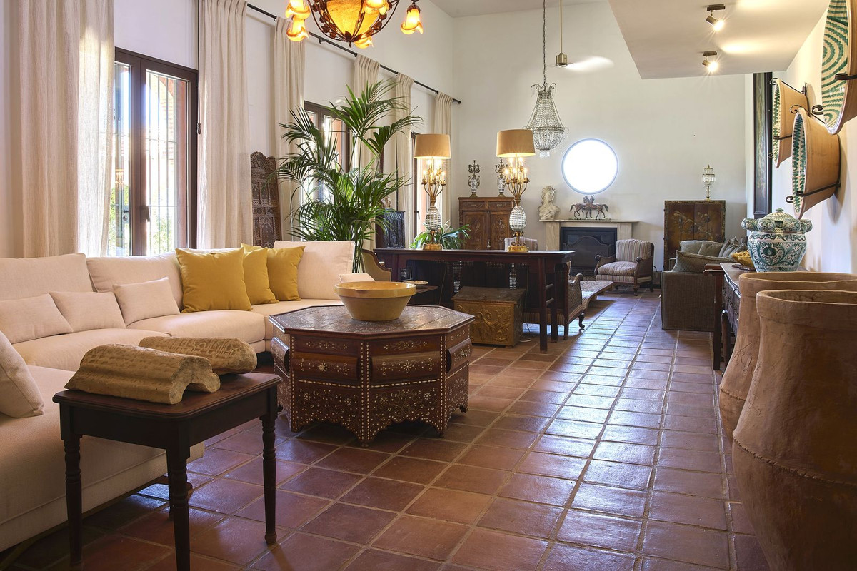 5 Bed Townhouse for sale in Comares Costa Del Sol East, Málaga, Spain