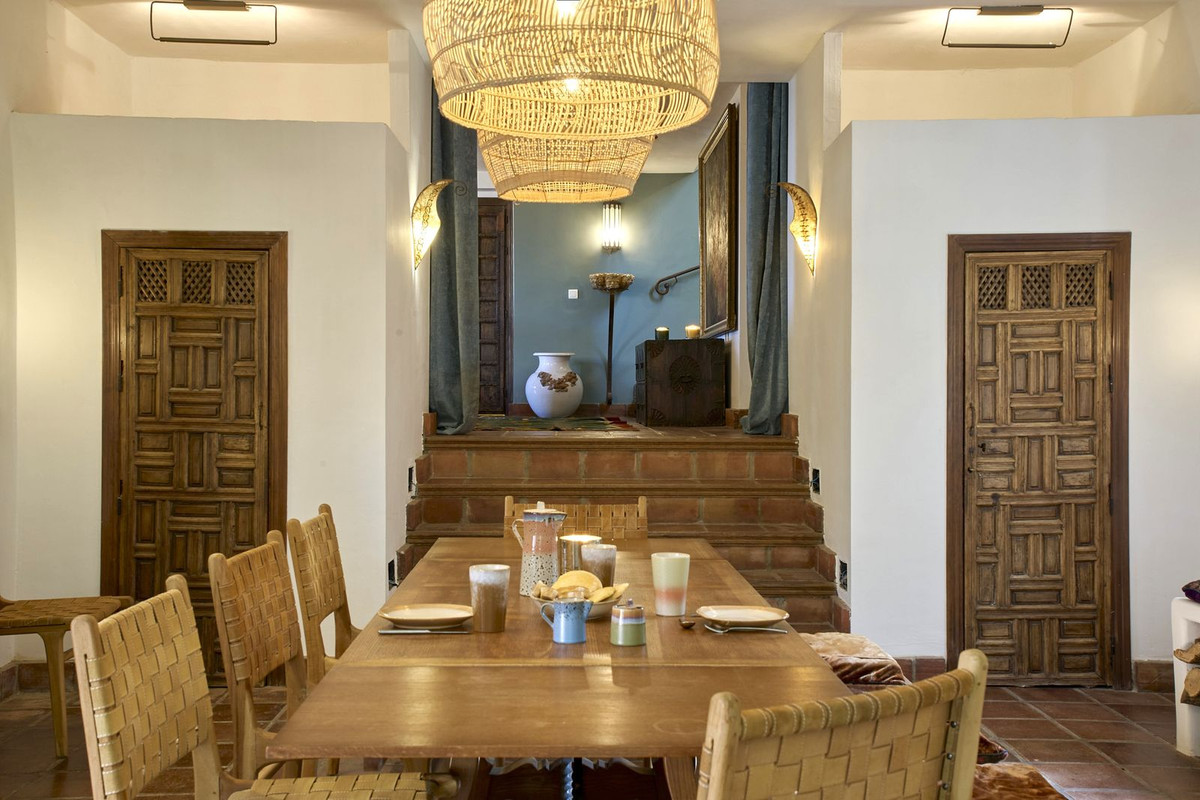 5 Bed Townhouse for sale in Comares Costa Del Sol East, Málaga, Spain