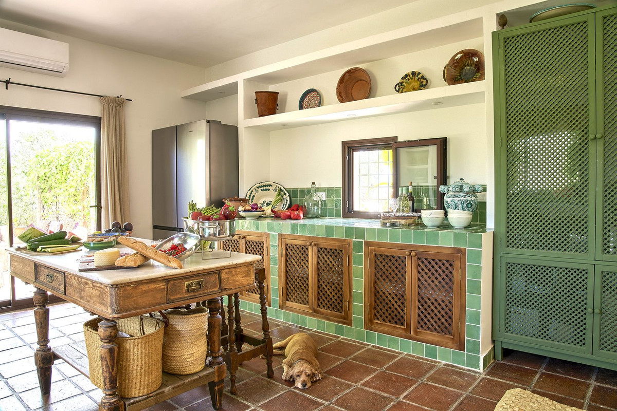 5 Bed Townhouse for sale in Comares Costa Del Sol East, Málaga, Spain