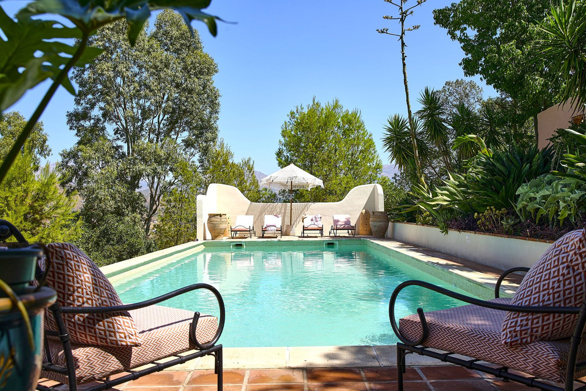 5 Bed Townhouse for sale in Comares Costa Del Sol East, Málaga, Spain
