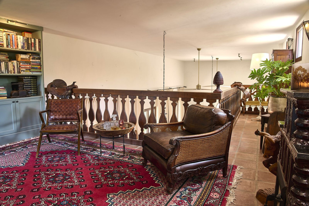 5 Bed Townhouse for sale in Comares Costa Del Sol East, Málaga, Spain