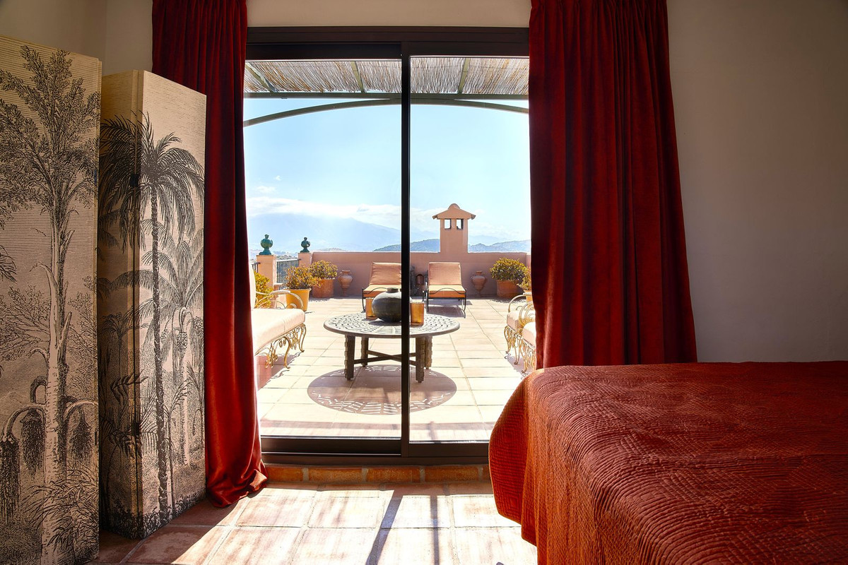 5 Bed Townhouse for sale in Comares Costa Del Sol East, Málaga, Spain