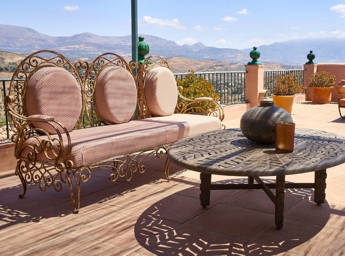 5 Bed Townhouse for sale in Comares Costa Del Sol East, Málaga, Spain