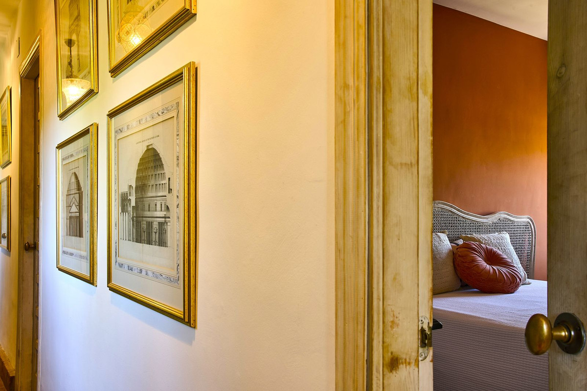 5 Bed Townhouse for sale in Comares Costa Del Sol East, Málaga, Spain