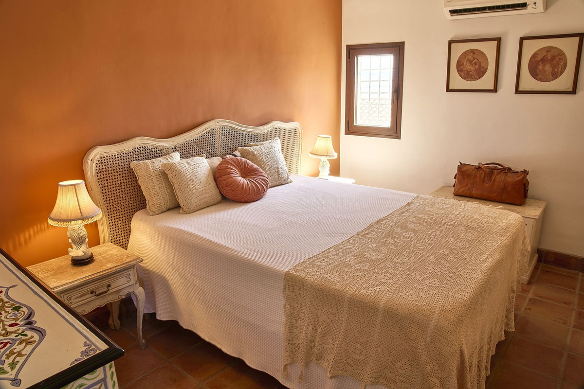 5 Bed Townhouse for sale in Comares Costa Del Sol East, Málaga, Spain