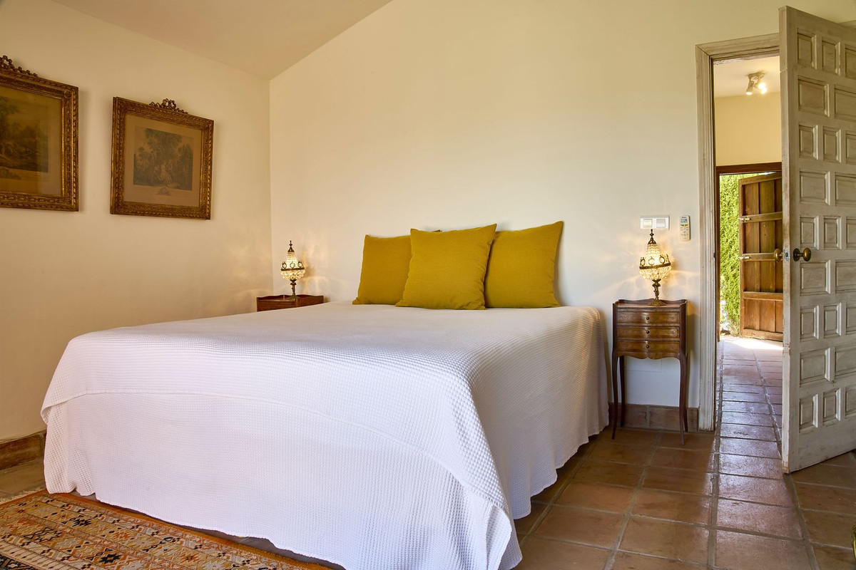 5 Bed Townhouse for sale in Comares Costa Del Sol East, Málaga, Spain