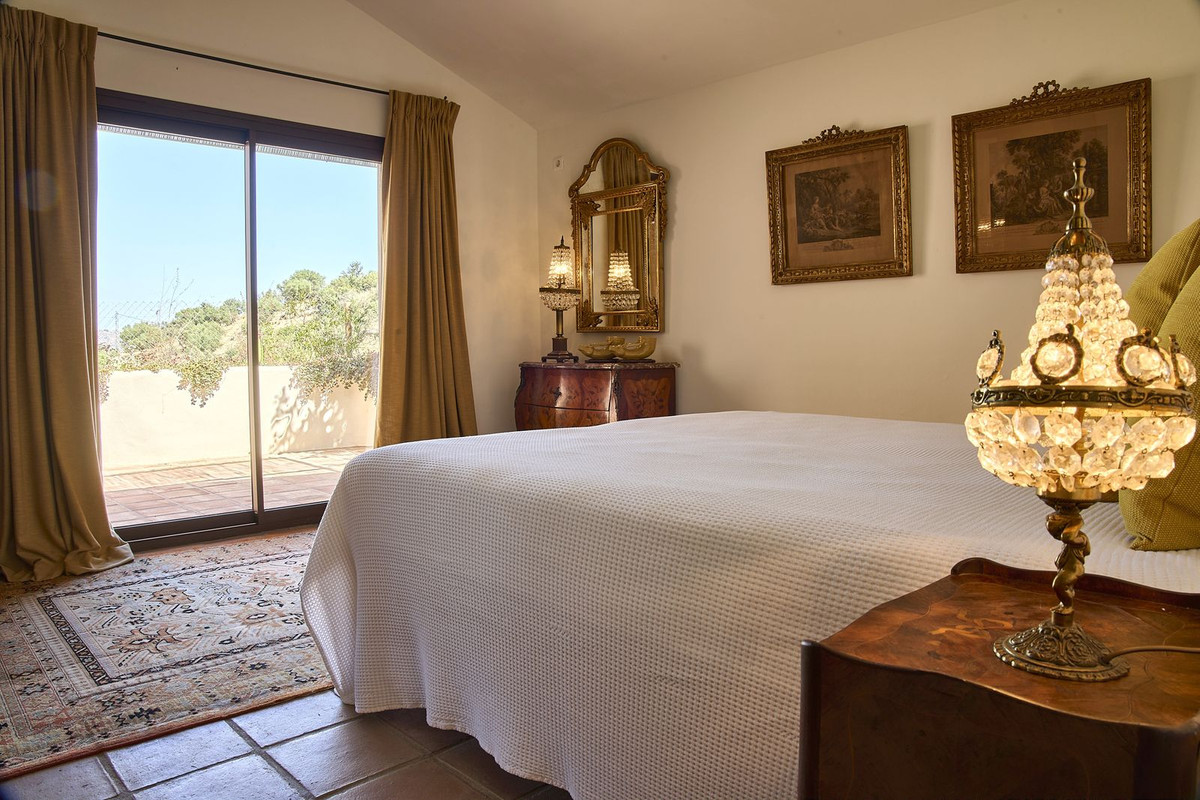 5 Bed Townhouse for sale in Comares Costa Del Sol East, Málaga, Spain
